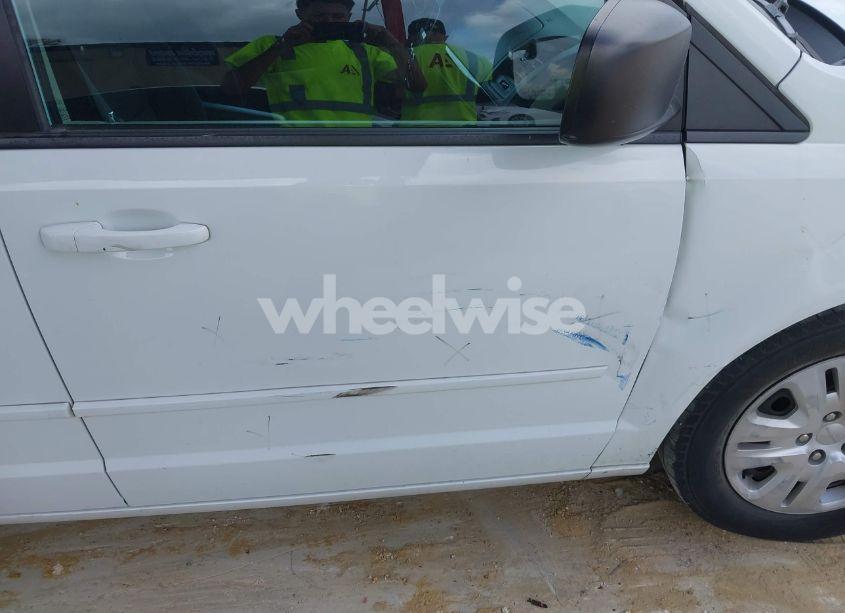 Photo 6 of 2017 Dodge Grand CARAVAN SE (VIN 2C4RDGBG3HR806043)