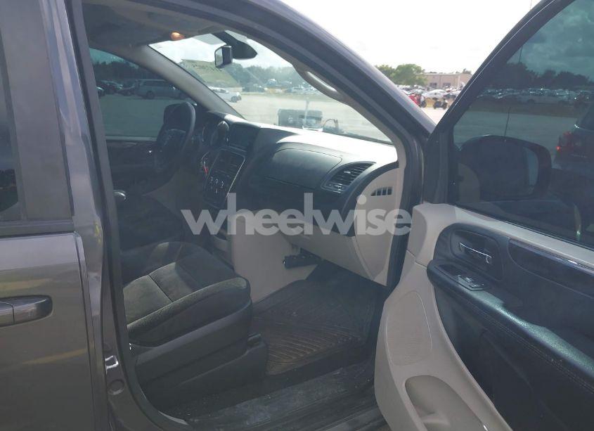 Photo 5 of 2018 Dodge Grand CARAVAN SE (VIN 2C4RDGBG3JR340300)