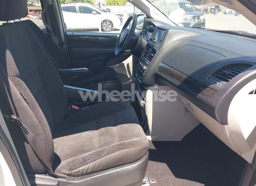 Photo 5 of 2019 Dodge Grand CARAVAN SE (VIN 2C4RDGBG3KR787940)