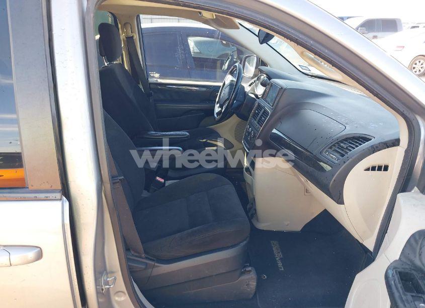 Photo 5 of 2015 Dodge Grand CARAVAN SE (VIN 2C4RDGBG4FR613767)