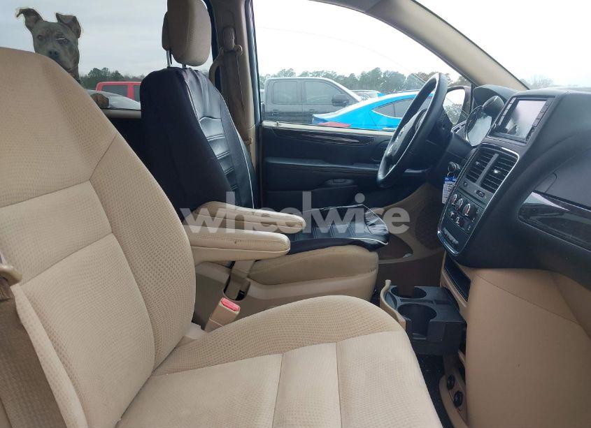 Photo 5 of 2016 Dodge Grand CARAVAN SE (VIN 2C4RDGBG4GR125940)