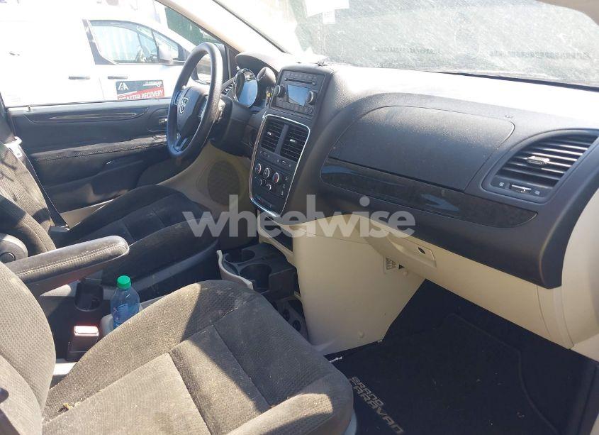 Photo 5 of 2016 Dodge Grand CARAVAN SE (VIN 2C4RDGBG4GR366056)