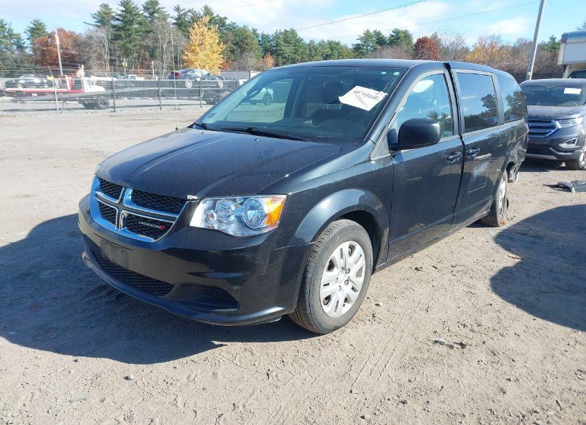 Photo 2 of 2018 Dodge Grand CARAVAN SE (VIN 2C4RDGBG4JR135858)