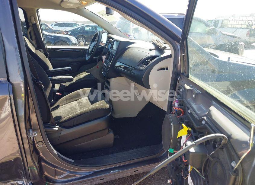 Photo 5 of 2018 Dodge Grand CARAVAN SE (VIN 2C4RDGBG4JR161862)