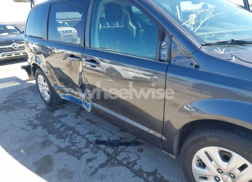 Photo 6 of 2018 Dodge Grand CARAVAN SE (VIN 2C4RDGBG4JR161862)