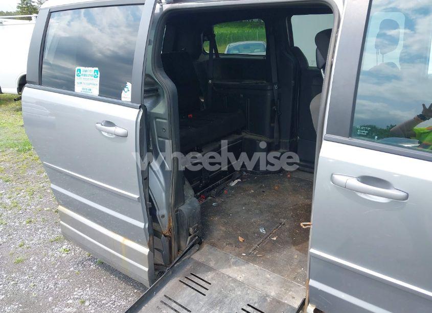 Photo 8 of 2015 Dodge Grand CARAVAN SE (VIN 2C4RDGBG5FR580195)