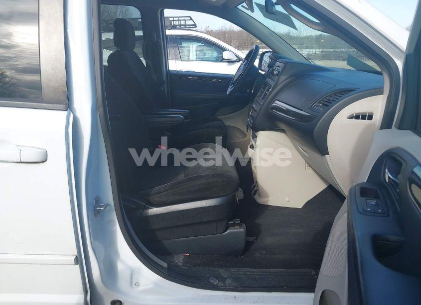 Photo 5 of 2015 Dodge Grand CARAVAN SE (VIN 2C4RDGBG5FR686730)