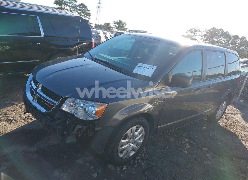 Photo 2 of 2018 Dodge Grand CARAVAN SE (VIN 2C4RDGBG5JR304611)