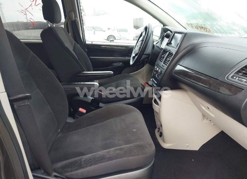 Photo 5 of 2018 Dodge Grand CARAVAN SE (VIN 2C4RDGBG5JR304611)