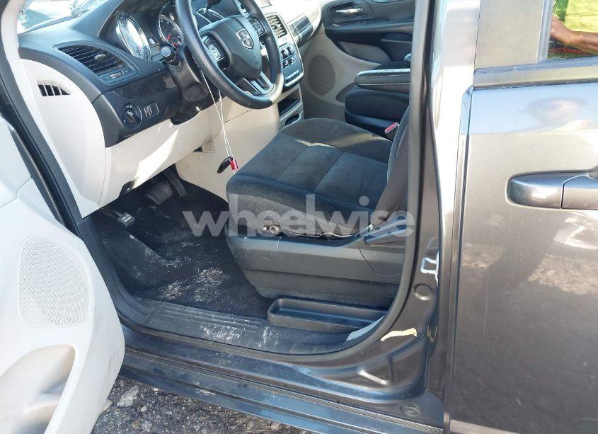 Photo 6 of 2018 Dodge Grand CARAVAN SE (VIN 2C4RDGBG5JR304611)