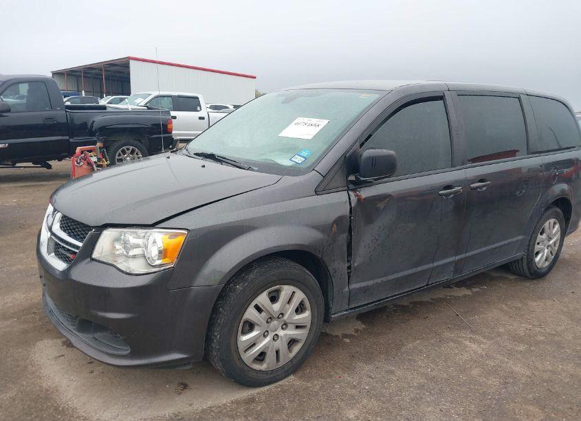 Photo 2 of 2018 Dodge Grand CARAVAN SE (VIN 2C4RDGBG5JR348429)