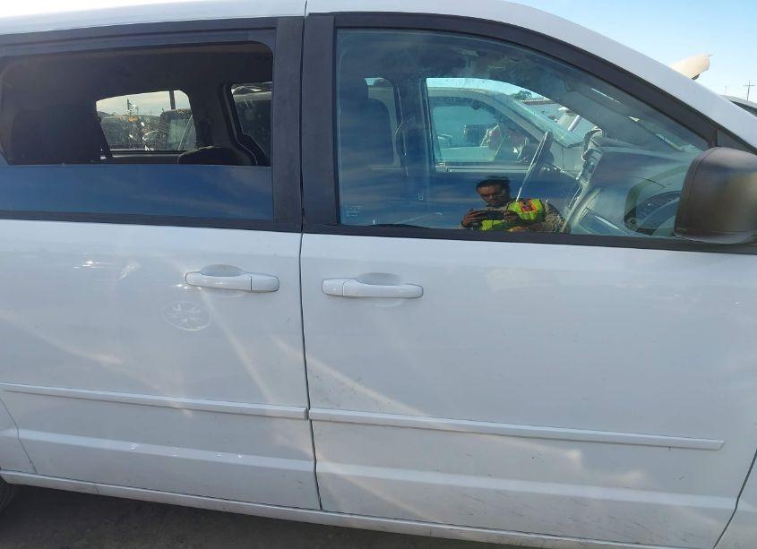 Photo 13 of 2016 Dodge Grand CARAVAN SE (VIN 2C4RDGBG6GR105835)