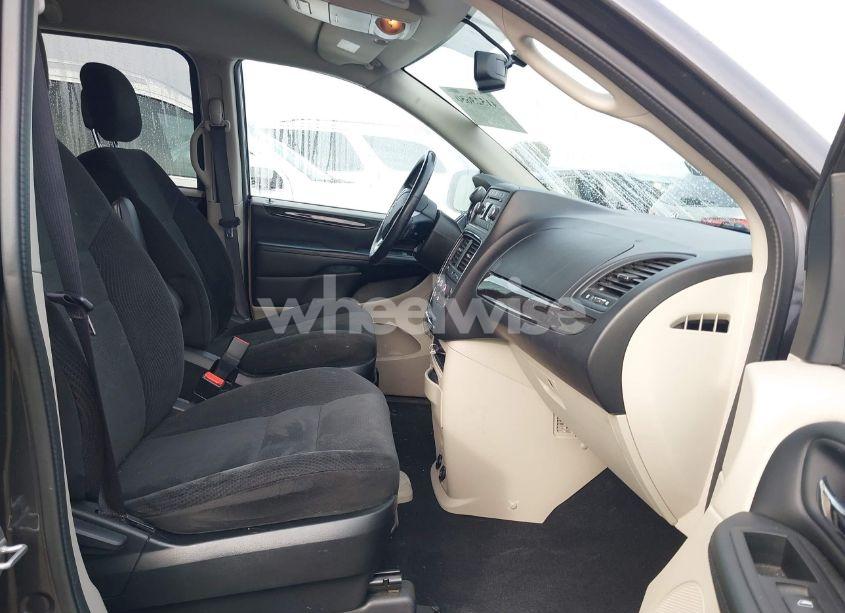 Photo 5 of 2016 Dodge Grand CARAVAN SE (VIN 2C4RDGBG6GR379617)