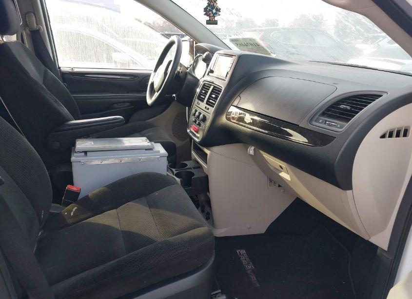 Photo 5 of 2016 Dodge Grand CARAVAN SE (VIN 2C4RDGBG6GR379682)