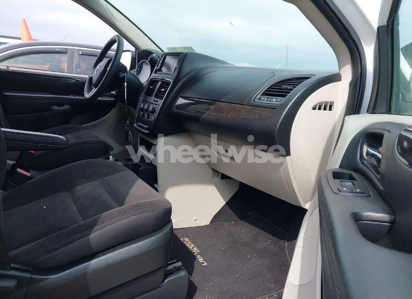 Photo 5 of 2018 Dodge Grand CARAVAN SE (VIN 2C4RDGBG6JR151897)