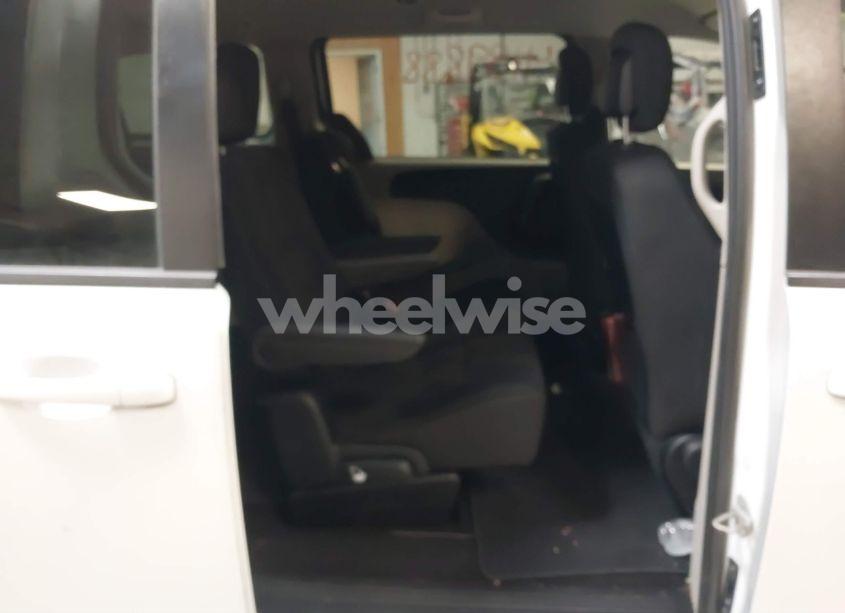 Photo 8 of 2018 Dodge Grand CARAVAN SE (VIN 2C4RDGBG6JR312670)