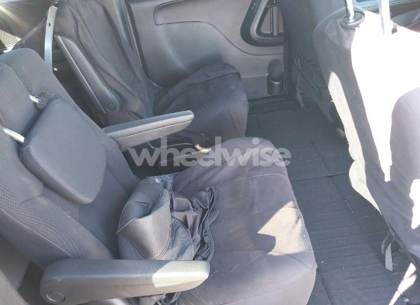 Photo 8 of 2019 Dodge Grand CARAVAN SE PLUS (VIN 2C4RDGBG6KR502776)