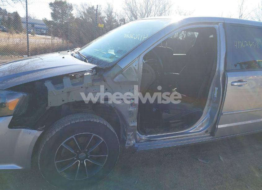 Photo 6 of 2017 Dodge Grand CARAVAN SE PLUS (VIN 2C4RDGBG7HR632090)