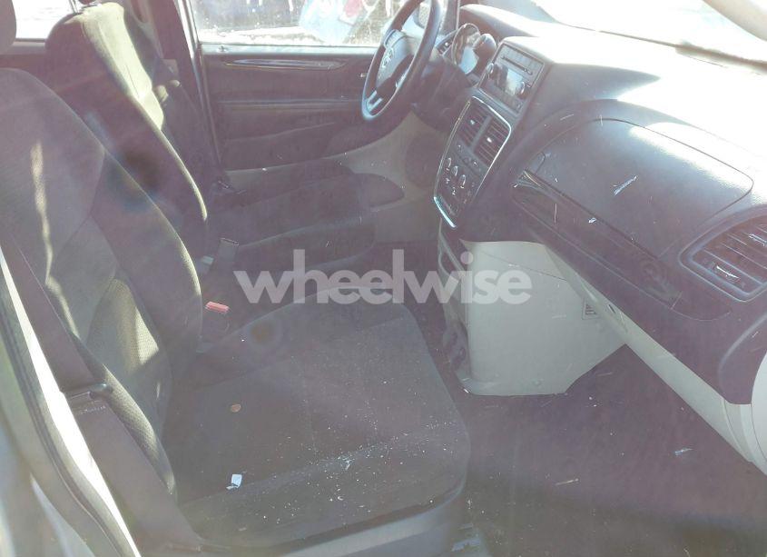 Photo 5 of 2016 Dodge Grand CARAVAN SE (VIN 2C4RDGBG8GR192427)