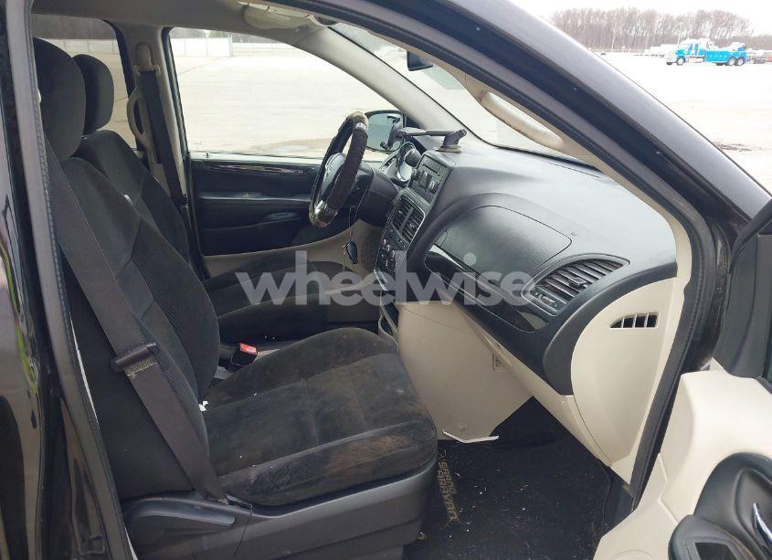 Photo 5 of 2016 Dodge Grand CARAVAN SE (VIN 2C4RDGBG8GR370448)