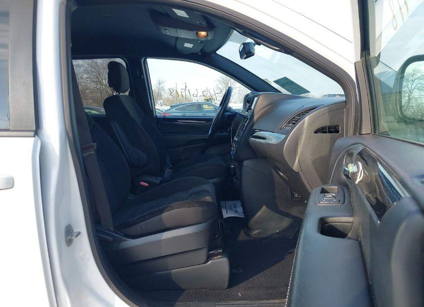 Photo 5 of 2018 Dodge Grand CARAVAN SE PLUS (VIN 2C4RDGBG8JR153389)