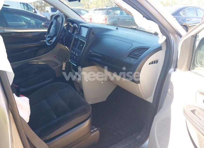 Photo 5 of 2018 Dodge Grand CARAVAN SE (VIN 2C4RDGBG8JR165980)