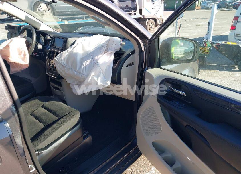 Photo 5 of 2018 Dodge Grand CARAVAN SE (VIN 2C4RDGBG8JR170192)