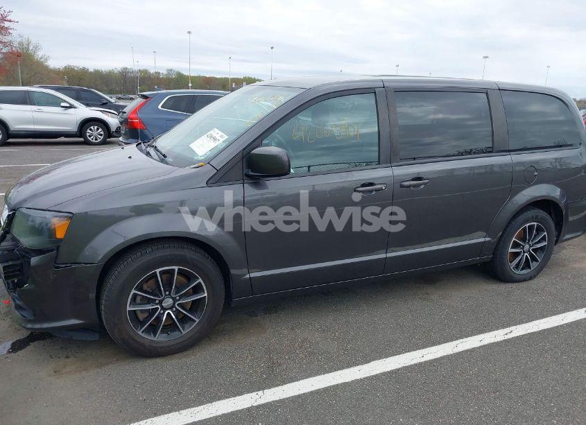 Photo 2 of 2018 Dodge Grand CARAVAN SE PLUS (VIN 2C4RDGBG8JR220458)