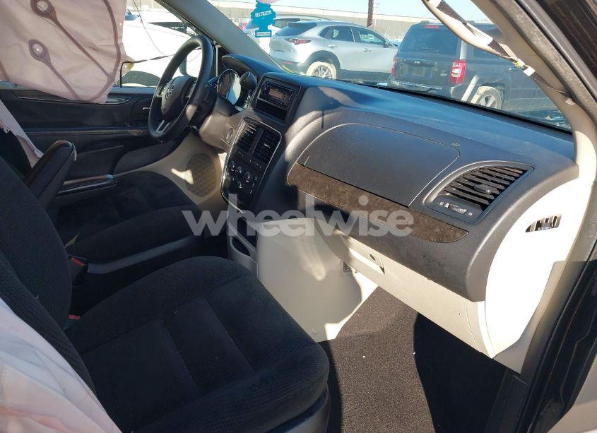 Photo 5 of 2016 Dodge Grand CARAVAN SE (VIN 2C4RDGBG9GR100757)