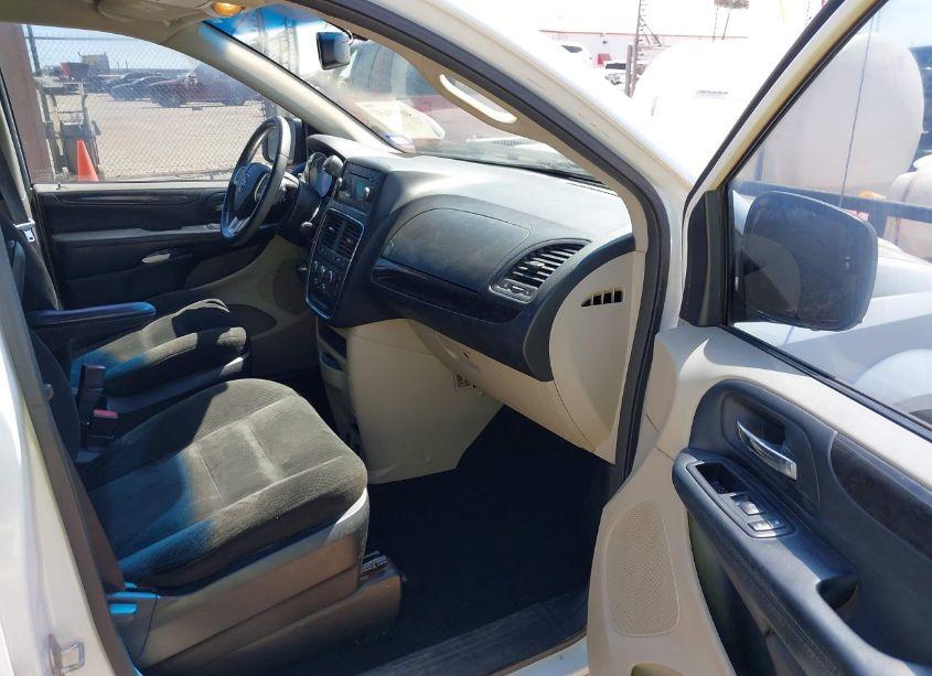 Photo 5 of 2016 Dodge Grand CARAVAN SE (VIN 2C4RDGBG9GR176348)