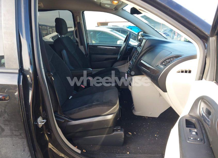 Photo 5 of 2018 Dodge Grand CARAVAN SE (VIN 2C4RDGBG9JR163705)