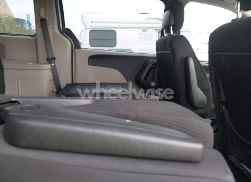 Photo 3 of 2019 Dodge Grand CARAVAN SE (VIN 2C4RDGBG9KR568349)