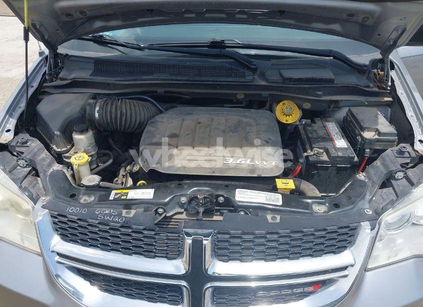 Photo 10 of 2015 Dodge Grand CARAVAN SE (VIN 2C4RDGBGXFR542672)