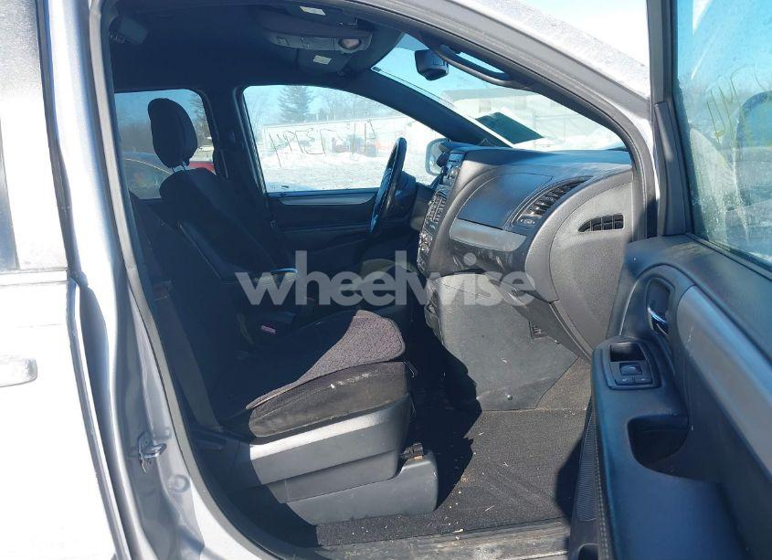 Photo 5 of 2015 Dodge Grand CARAVAN SE (VIN 2C4RDGBGXFR568091)