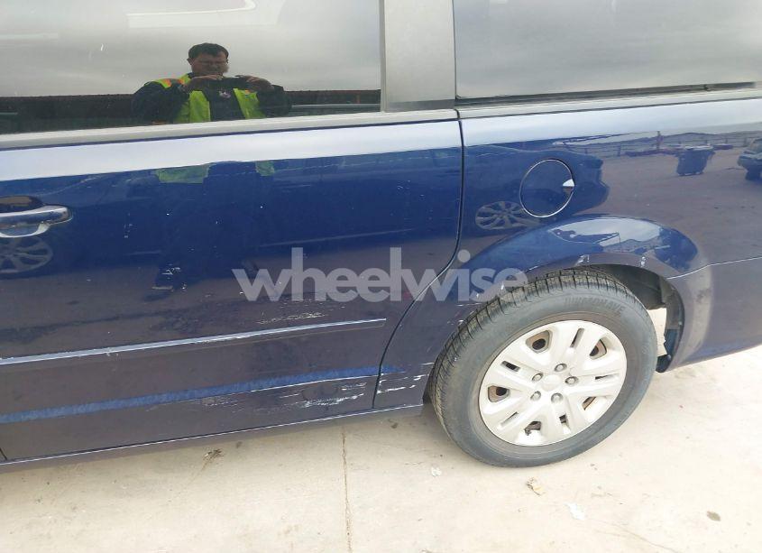 Photo 6 of 2015 Dodge Grand CARAVAN SE (VIN 2C4RDGBGXFR616348)