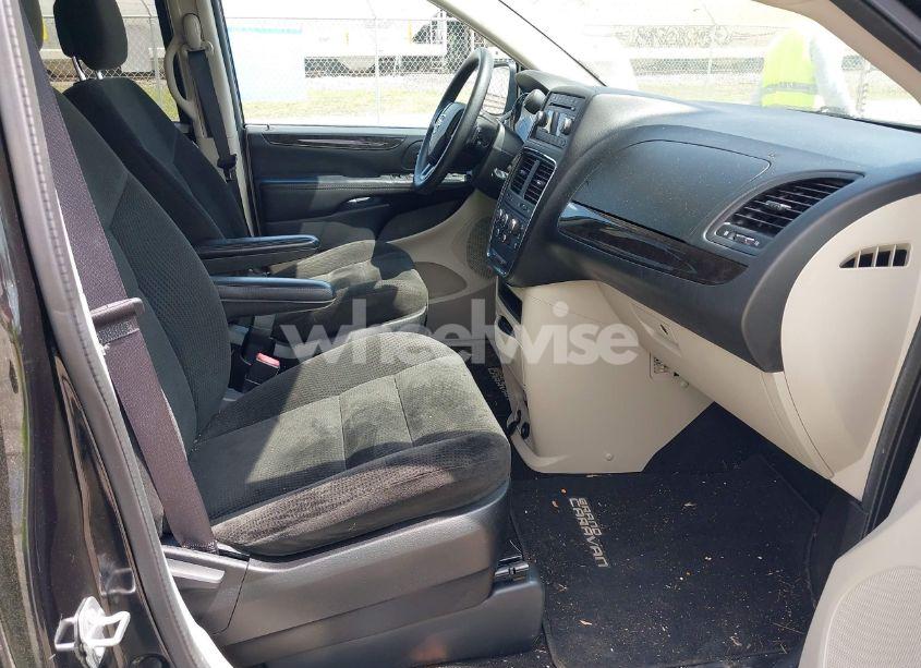 Photo 5 of 2016 Dodge Grand CARAVAN SE (VIN 2C4RDGBGXGR100119)