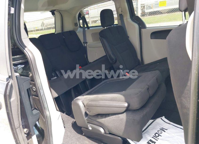 Photo 8 of 2016 Dodge Grand CARAVAN SE (VIN 2C4RDGBGXGR100119)