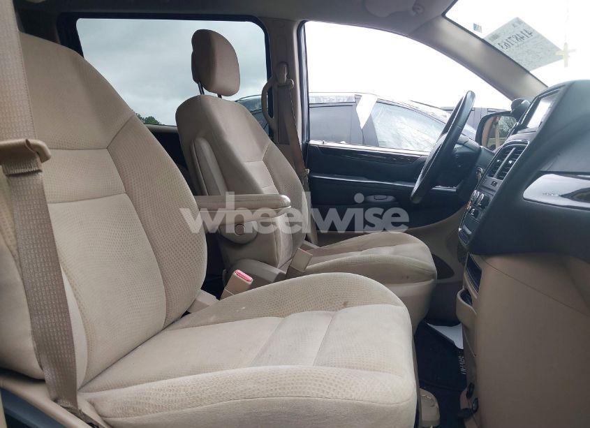 Photo 5 of 2016 Dodge Grand CARAVAN SE (VIN 2C4RDGBGXGR151796)