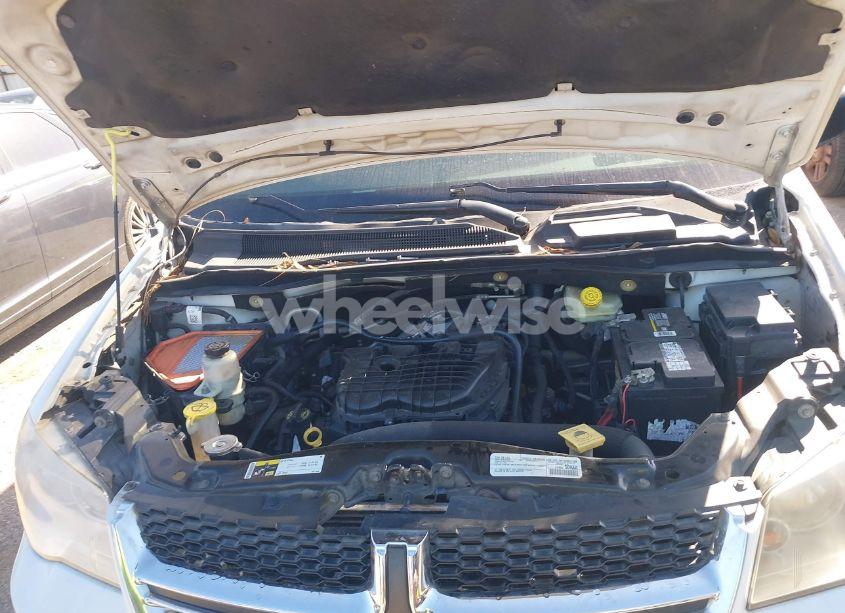 Photo 10 of 2016 Dodge Grand CARAVAN SE (VIN 2C4RDGBGXGR385470)