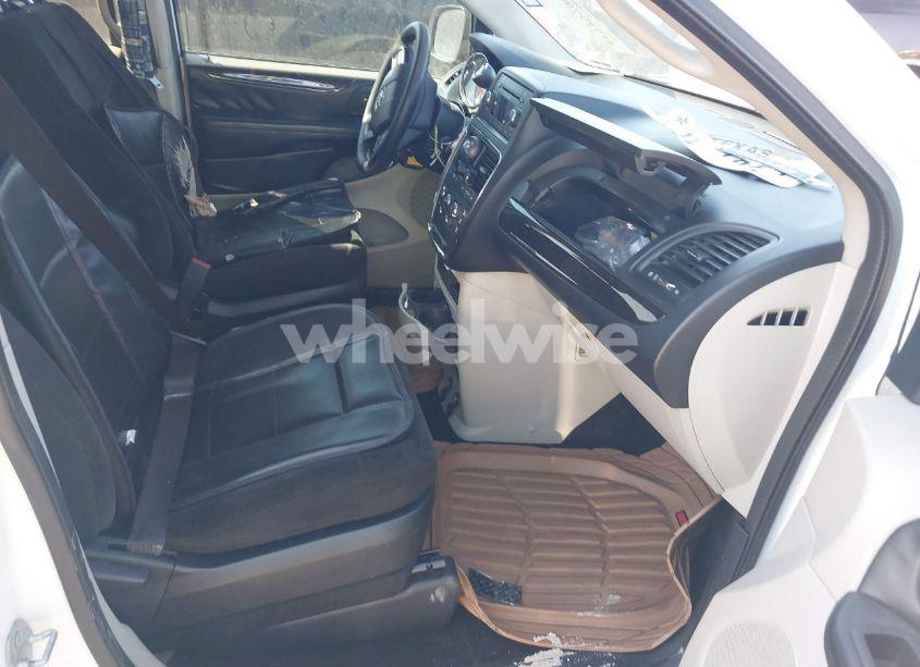 Photo 5 of 2016 Dodge Grand CARAVAN SE (VIN 2C4RDGBGXGR385470)