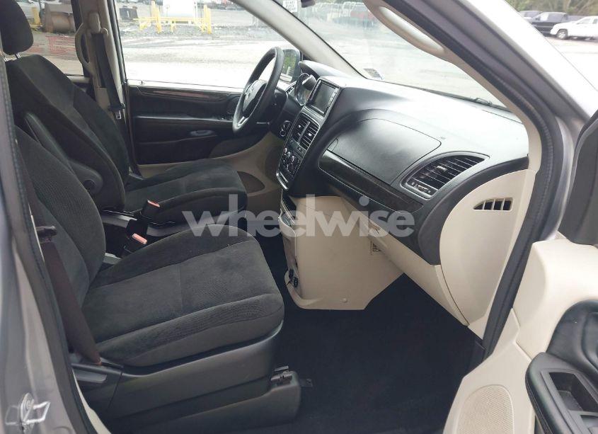 Photo 5 of 2019 Dodge Grand CARAVAN SE (VIN 2C4RDGBGXKR623441)