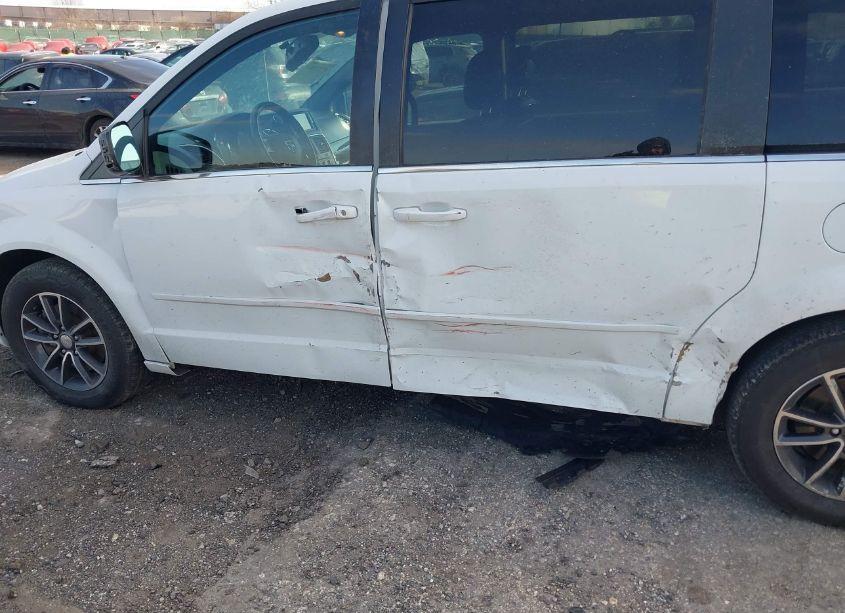 Photo 6 of 2017 Dodge Grand CARAVAN SXT (VIN 2C4RDGCG0HR824286)