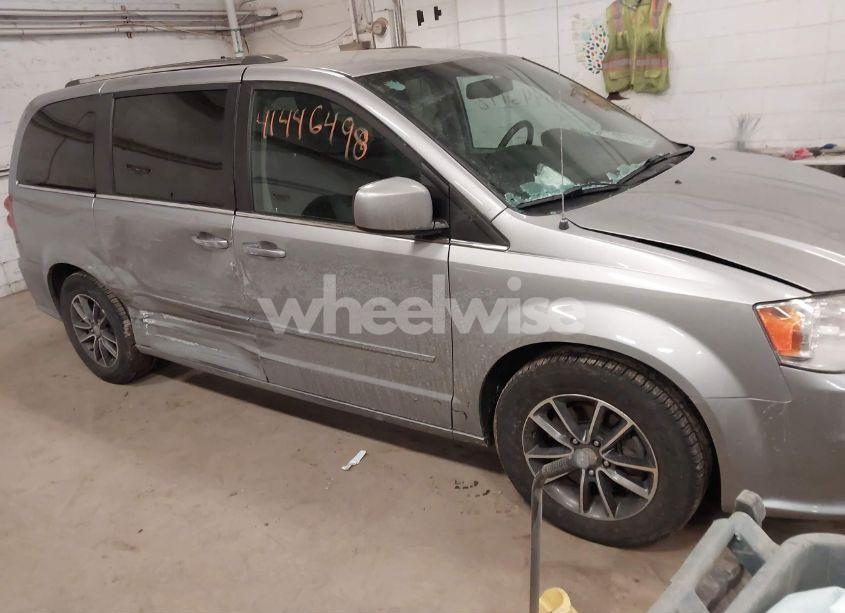 2017 Dodge Grand CARAVAN SXT (VIN 2C4RDGCG3HR817848) main photo