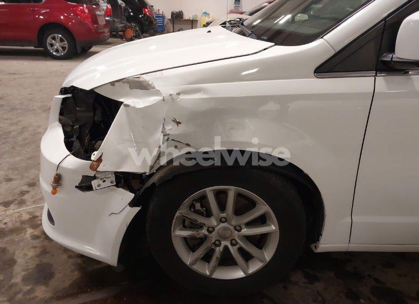 Photo 6 of 2018 Dodge Grand CARAVAN SXT (VIN 2C4RDGCG3JR249638)