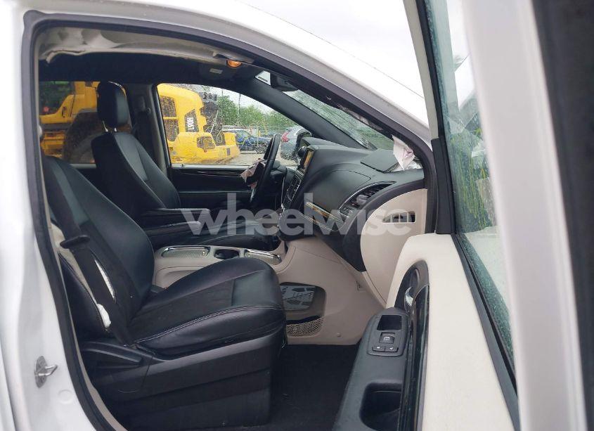 Photo 5 of 2019 Dodge Grand CARAVAN SXT (VIN 2C4RDGCG3KR543784)