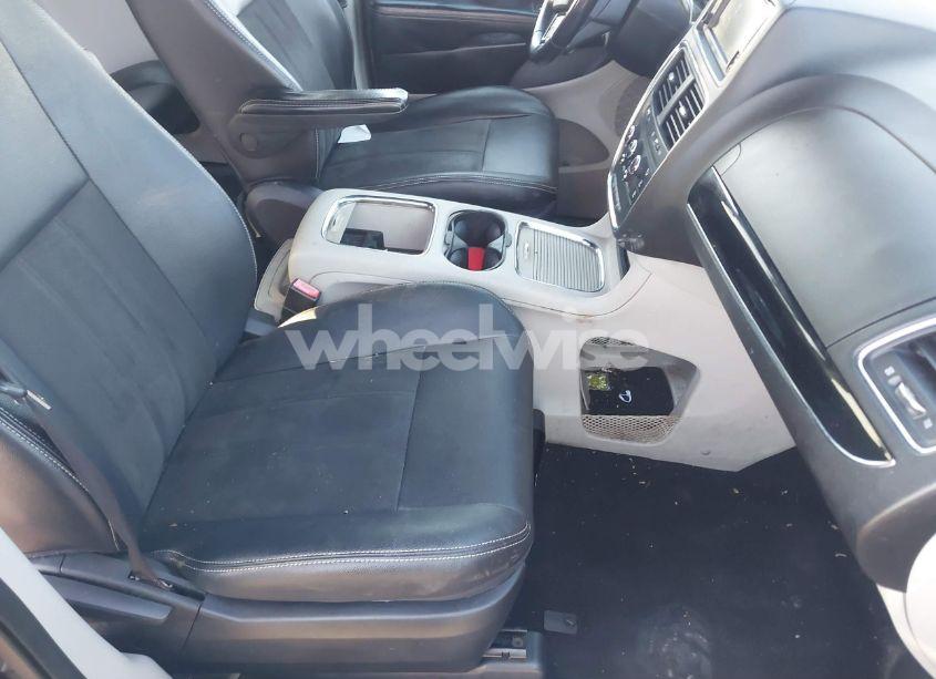 Photo 5 of 2019 Dodge Grand CARAVAN SXT (VIN 2C4RDGCG3KR758405)