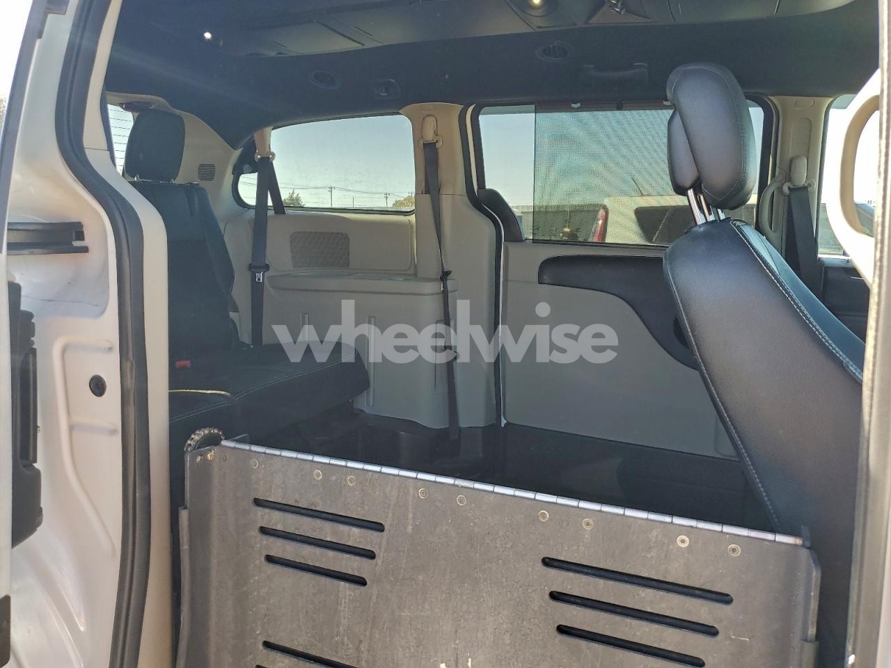 Photo 11 of 2019 DODGE GRAND CARAVAN SXT (VIN 2C4RDGCG6KR552978)