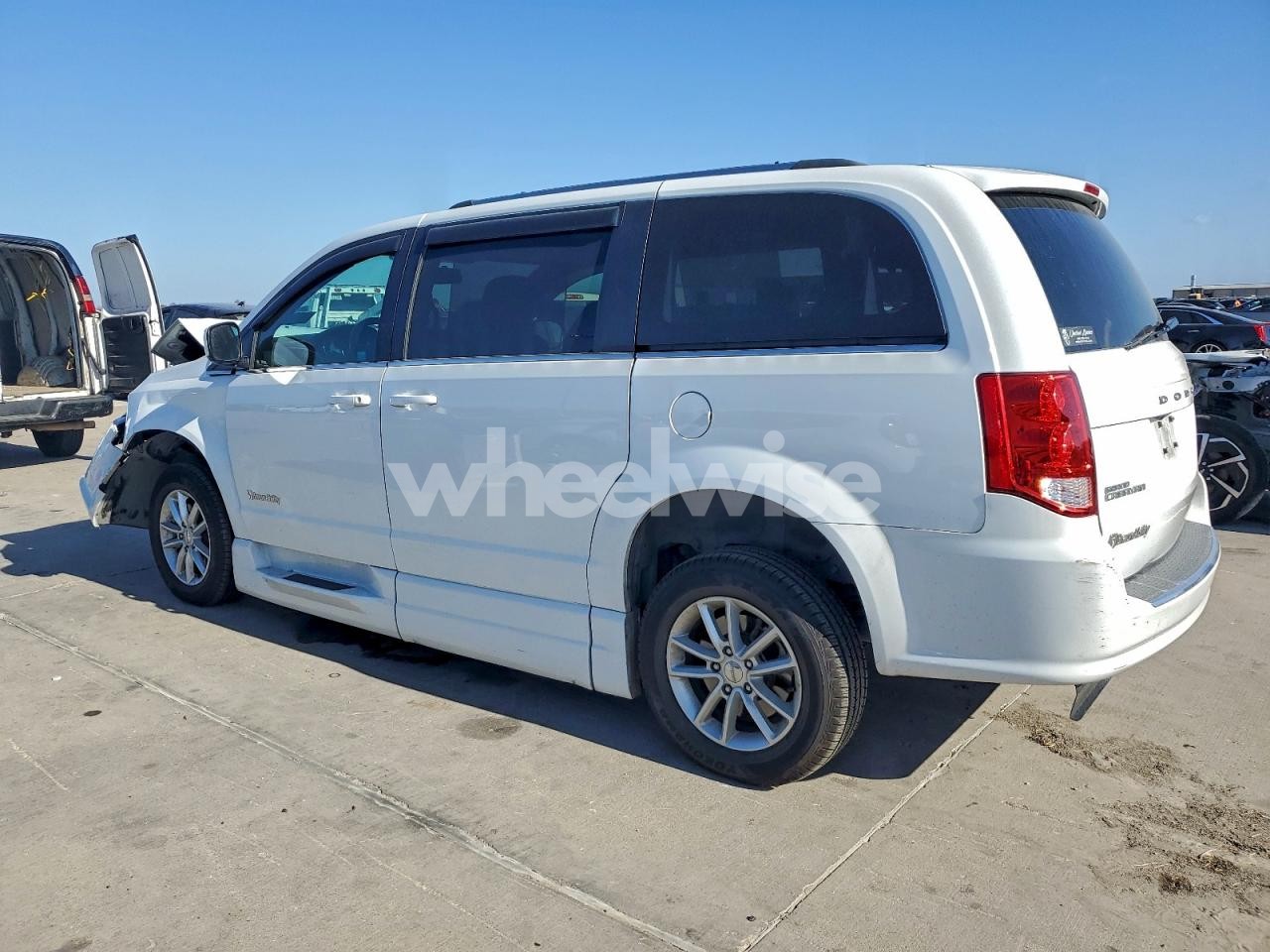 Photo 2 of 2019 DODGE GRAND CARAVAN SXT (VIN 2C4RDGCG6KR552978)