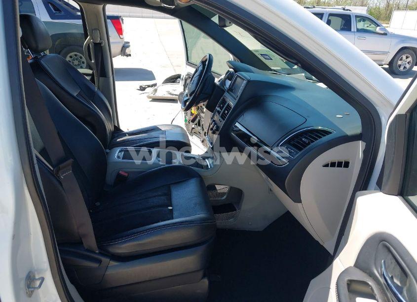 Photo 5 of 2019 Dodge Grand CARAVAN SXT (VIN 2C4RDGCG8KR642293)