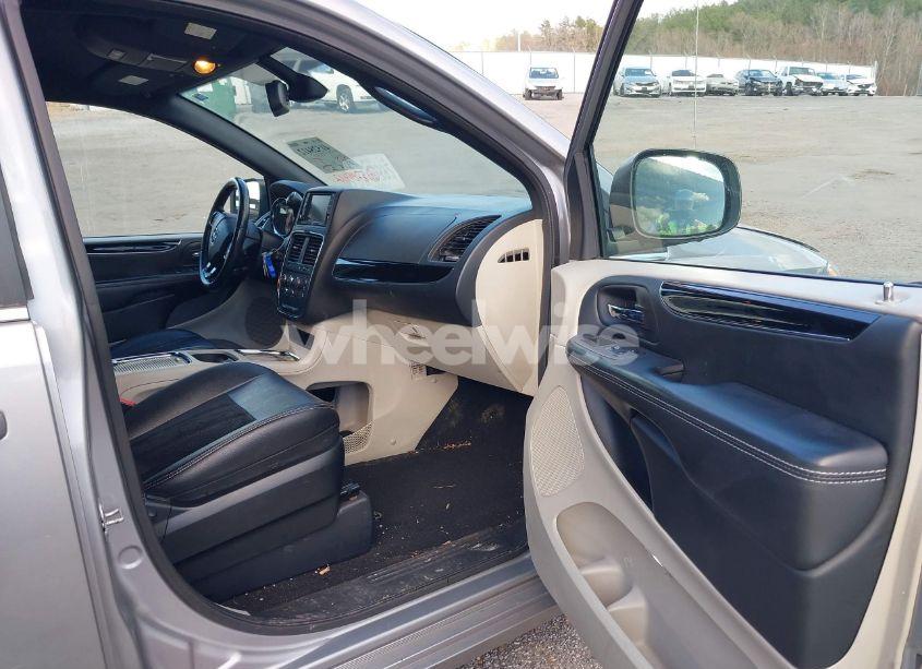 Photo 5 of 2018 Dodge Grand CARAVAN SXT (VIN 2C4RDGCG9JR265617)